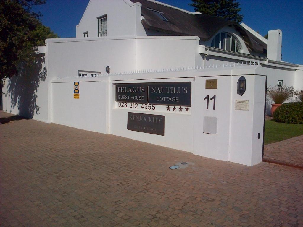 Nautilus Guest House ヘルマナス エクステリア 写真